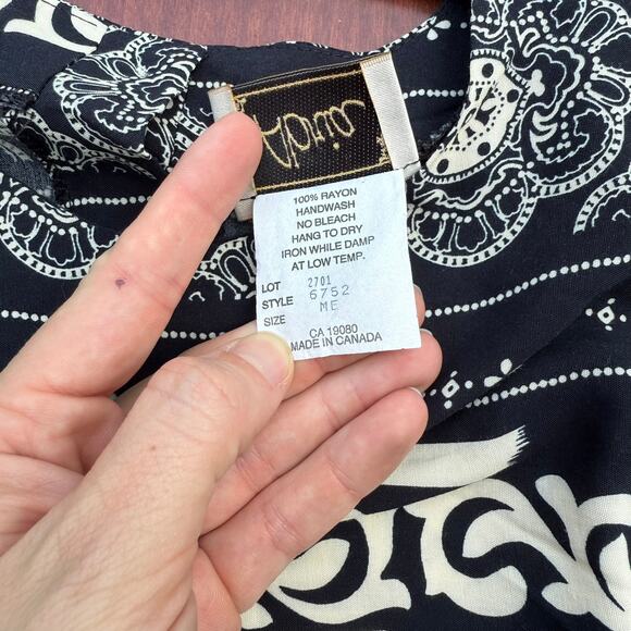 Abria Black & White Button-Back Blouse - Size Medium - Picture 5 of 6